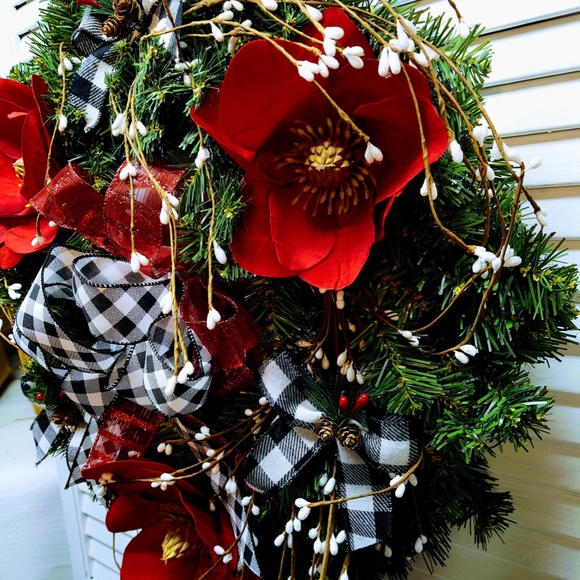 HAND CRAFTED CHRISTMAS MAGNOLIA WREATH 20" - Picture 9 of 9